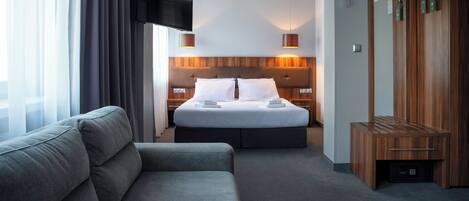 Suite | 1 habitación, ropa de cama hipoalergénica y escritorio