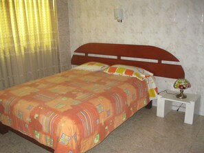 Standard Room | Desk, free WiFi