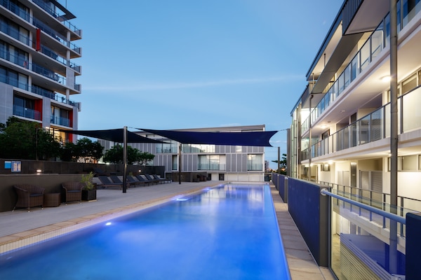 Outdoor pool, open 6:30 AM to 10:00 PM, pool loungers