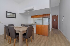 Apartment, 3 Bedrooms | Private kitchen | Full-size fridge, microwave, oven, stovetop - Islington at Central (Townsville)