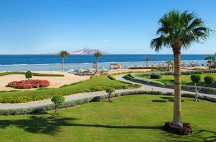 Private beach, sun loungers, beach umbrellas, beach towels