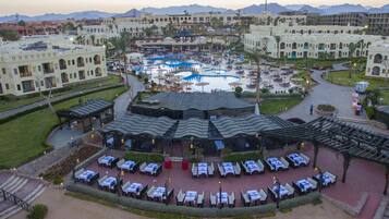 3 restaurants, breakfast, lunch, dinner served; Burmese cuisine