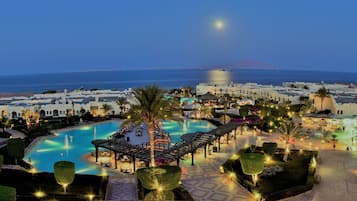 Private beach, sun-loungers, beach umbrellas, beach towels
