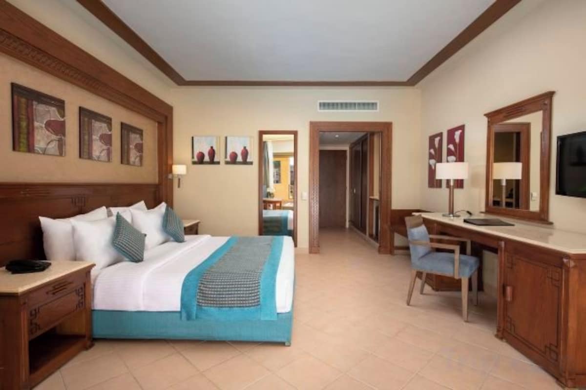 Egyptian cotton sheets, minibar, in-room safe, blackout drapes