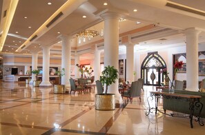 Lobby sitting area - Charmillion Club Resort (Sharm El Sheikh)