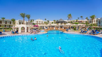 Outdoor pool, pool umbrellas, sun loungers