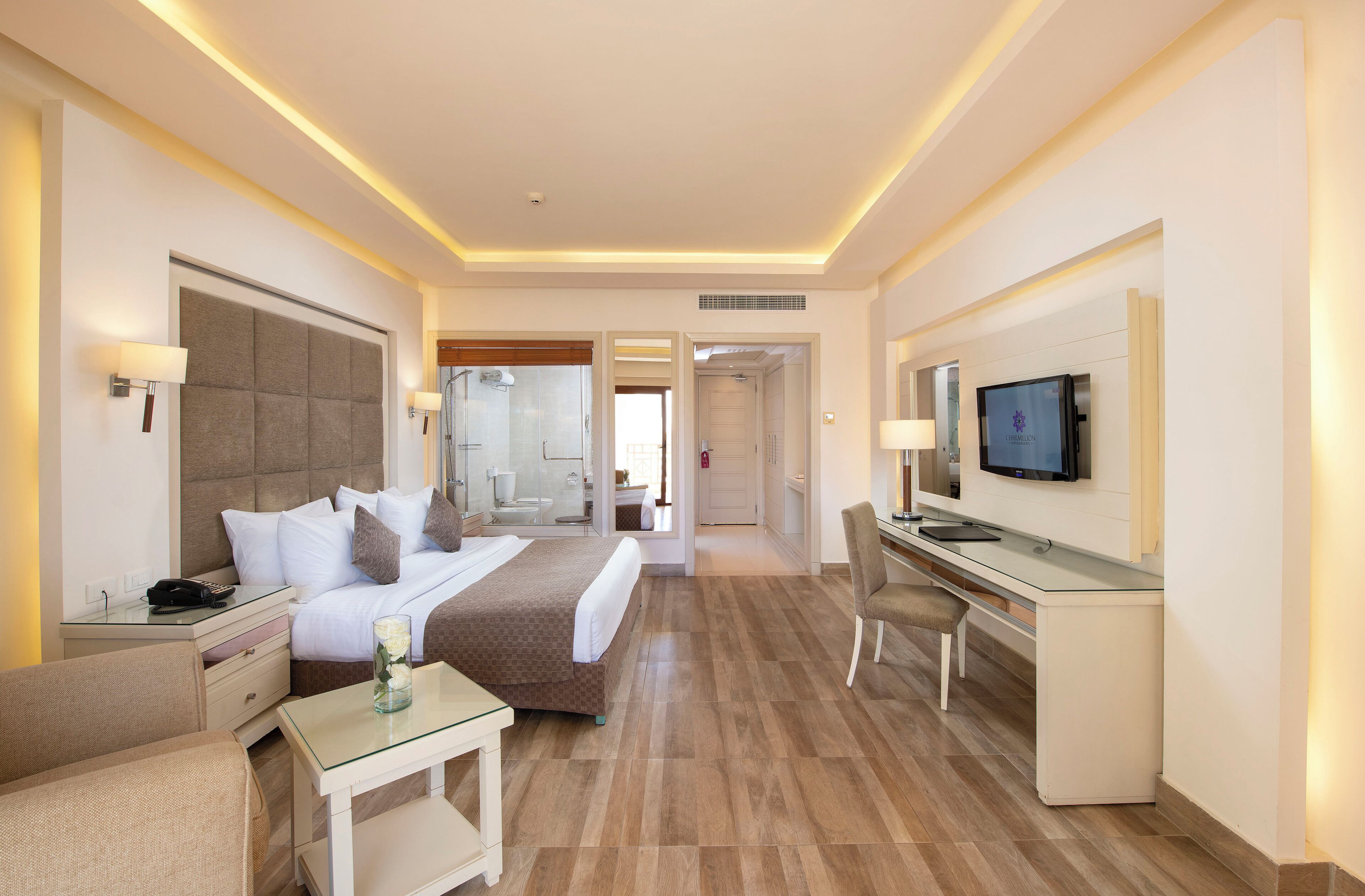 Deluxe-huone, näköala puutarhaan | Egyptinpuuvillaiset lakanat, minibaari, tallelokero huoneessa