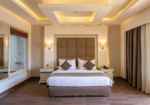 Egyptian cotton sheets, minibar, in-room safe, blackout drapes - Charmillion Club Resort (Sharm El Sheikh)
