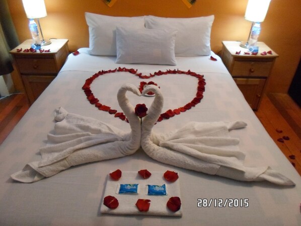 Habitación doble Deluxe, 1 cama King size | 1 habitación, caja de seguridad en la habitación y wifi gratis 