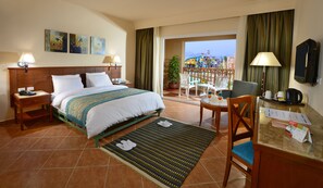 Egyptian cotton sheets, in-room safe, blackout curtains, bed sheets - Charmillion Club Aqua Park (Sharm El Sheikh)