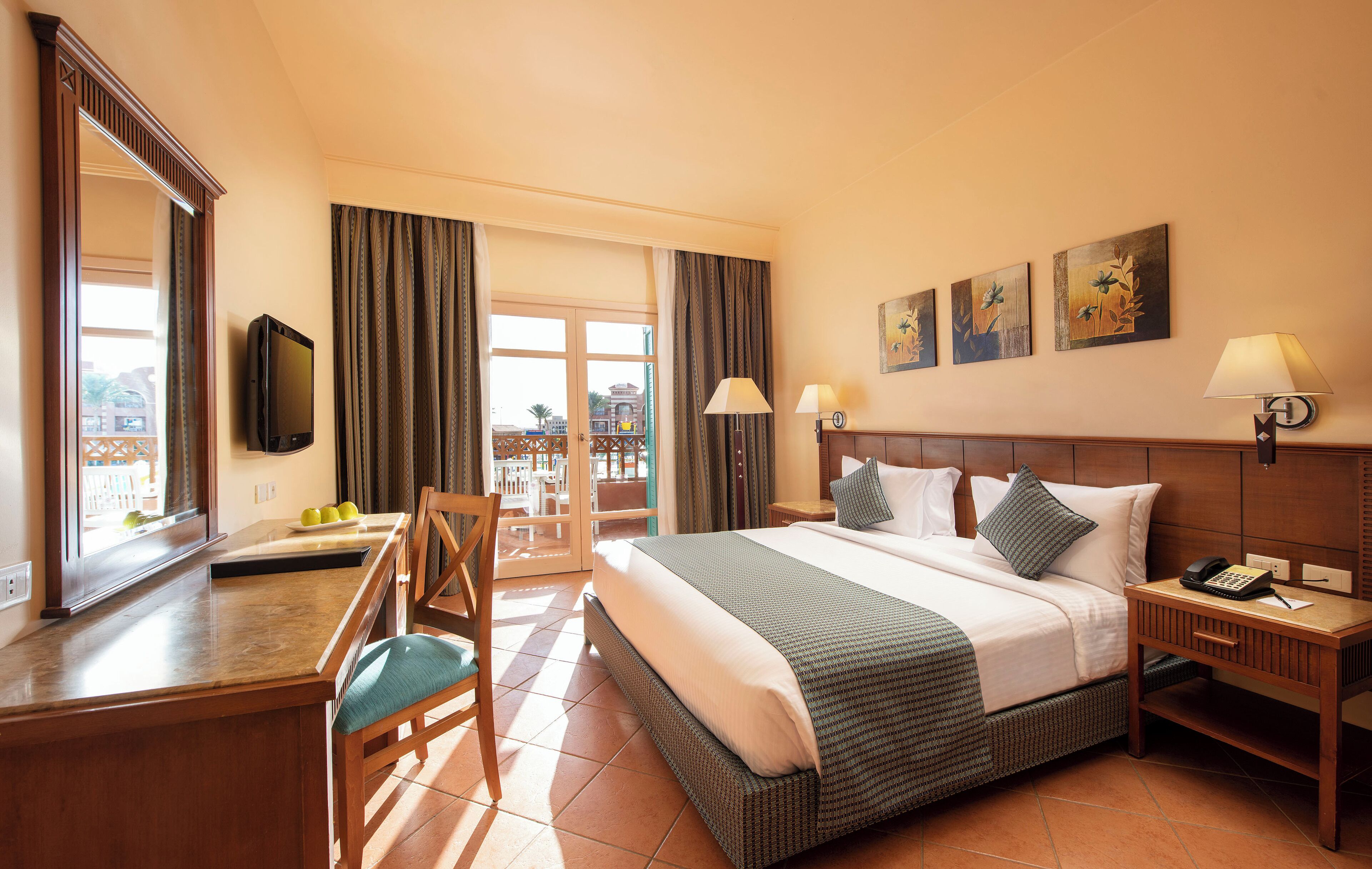 Double Room with King Bed (No Children) | Roupas de cama de algodão egípcio, frigobar, cofres nos quartos