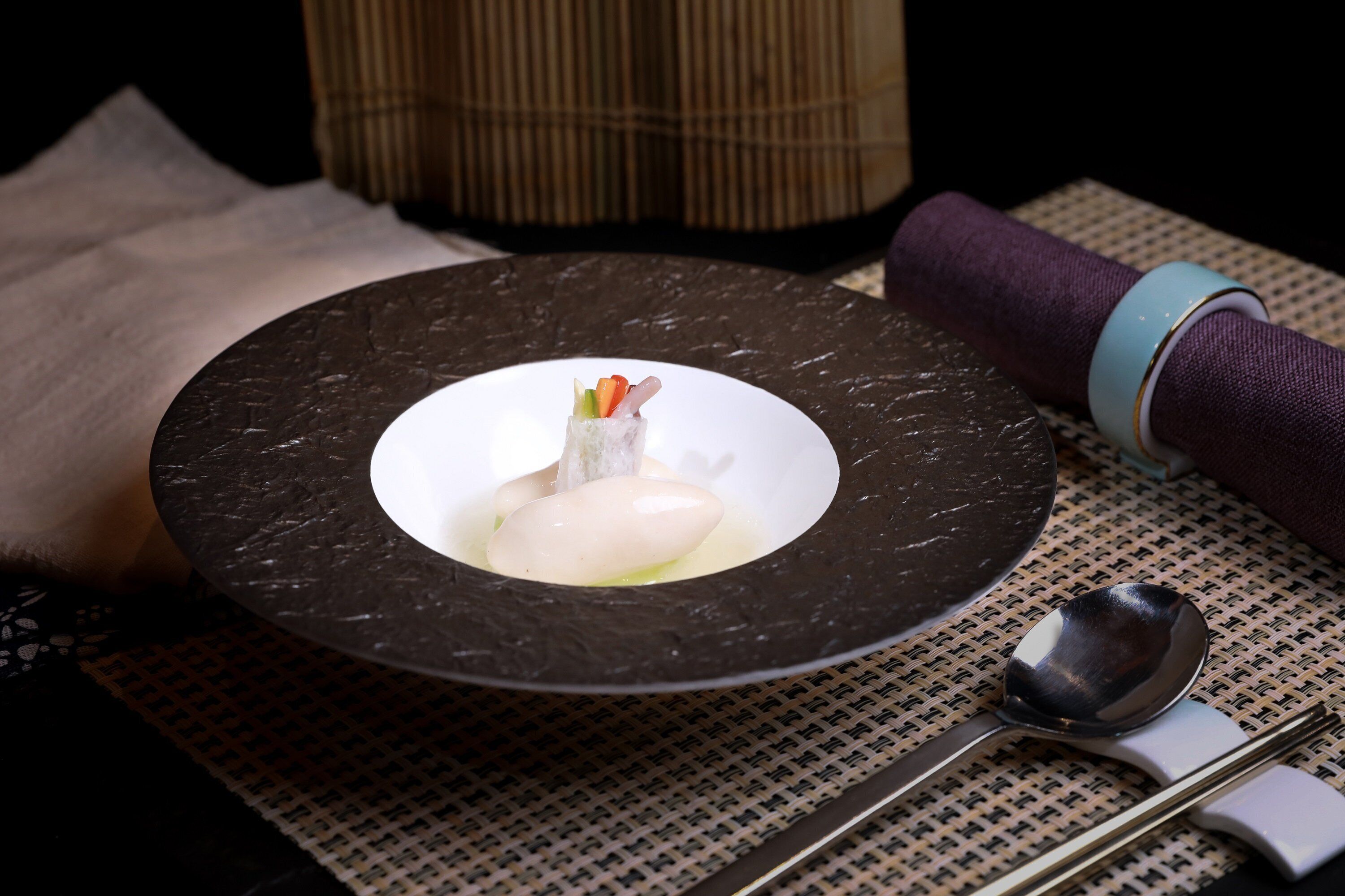 2 restaurants, breakfast, lunch, dinner served; international cuisine