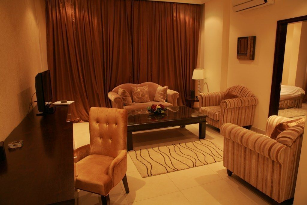 40-inch tv with satellite channels, books