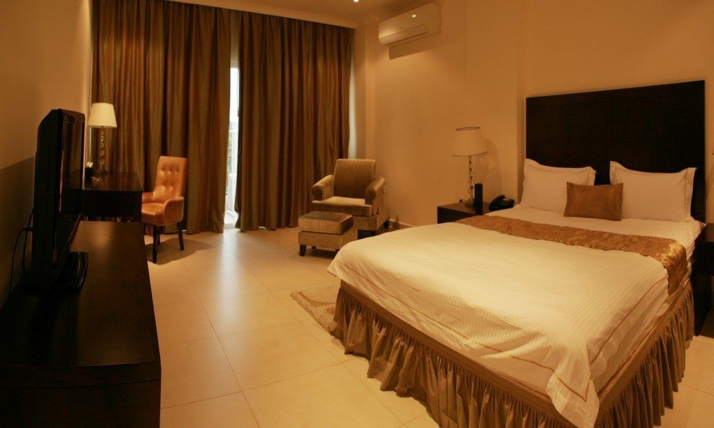 egyptian cotton sheets, premium bedding, memory-foam beds, in-room safe