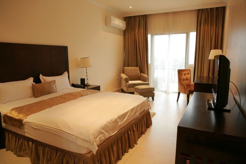 egyptian cotton sheets, premium bedding, memory-foam beds, in-room safe