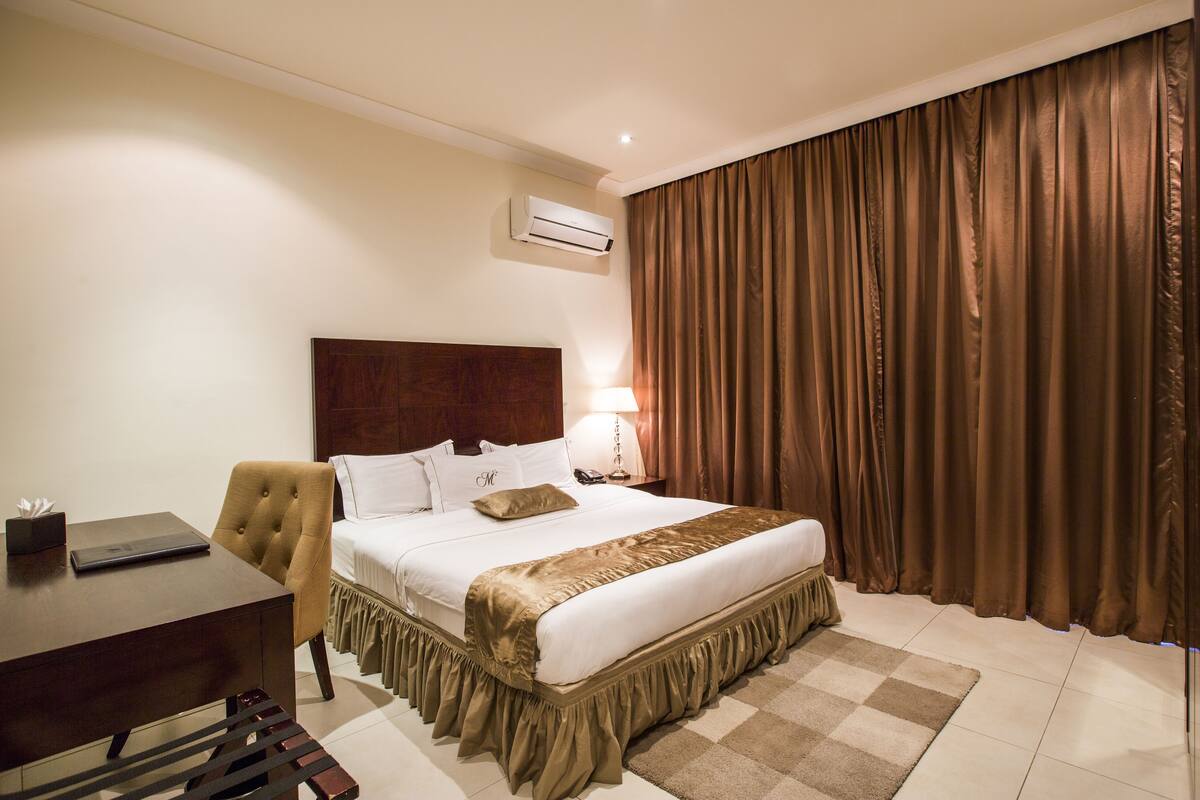 Premium Room (Standard) | Egyptian cotton sheets, premium bedding, memory foam beds, in-room safe