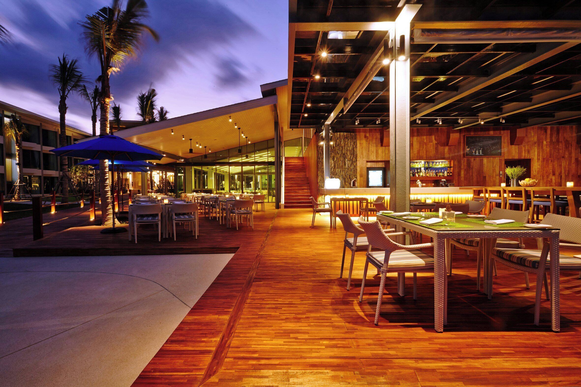 Här finns 2 restauranger som serverar frukost.