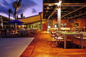 2 restaurants, breakfast, lunch, dinner served; international cuisine