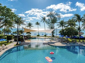 Outdoor pool, open 7 AM to 7 PM, pool umbrellas, sun loungers - OZO Chaweng Samui (Koh Samui)