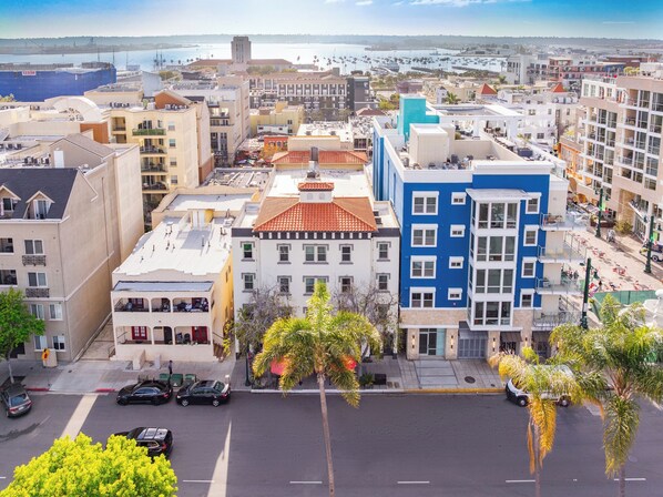 ด้านหน้าที่พัก