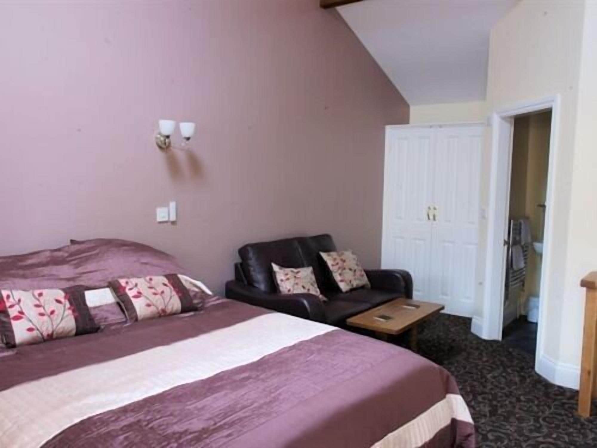 Double Room, Ensuite (Sleeps 2) | Free WiFi