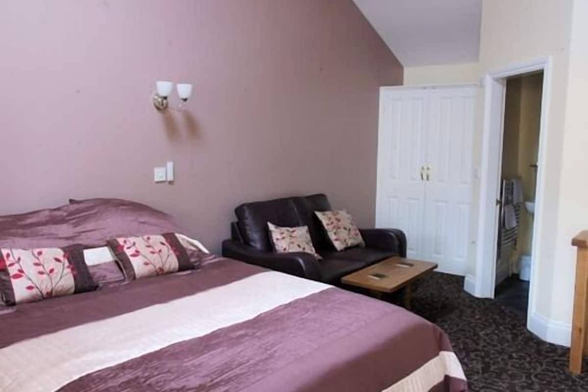 Double Room, Ensuite (Sleeps 2) | Free WiFi