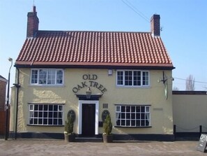 Exterior - Old Oak Tree (Thirsk)