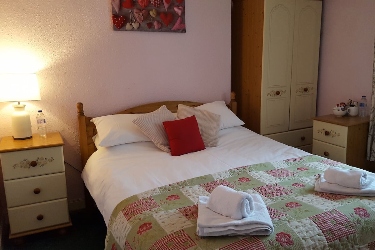 Double Room (Room 4) | Free WiFi