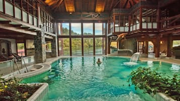 5 piscines couvertes, 4 piscines extérieures