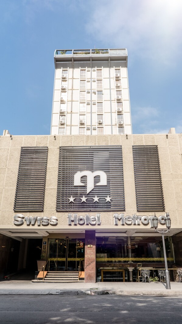 Front of property - Hotel Metropol (Tucuman)