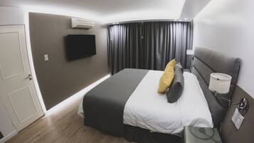 Suite | Sengetøy av topp kvalitet, minibar og safe på rommet