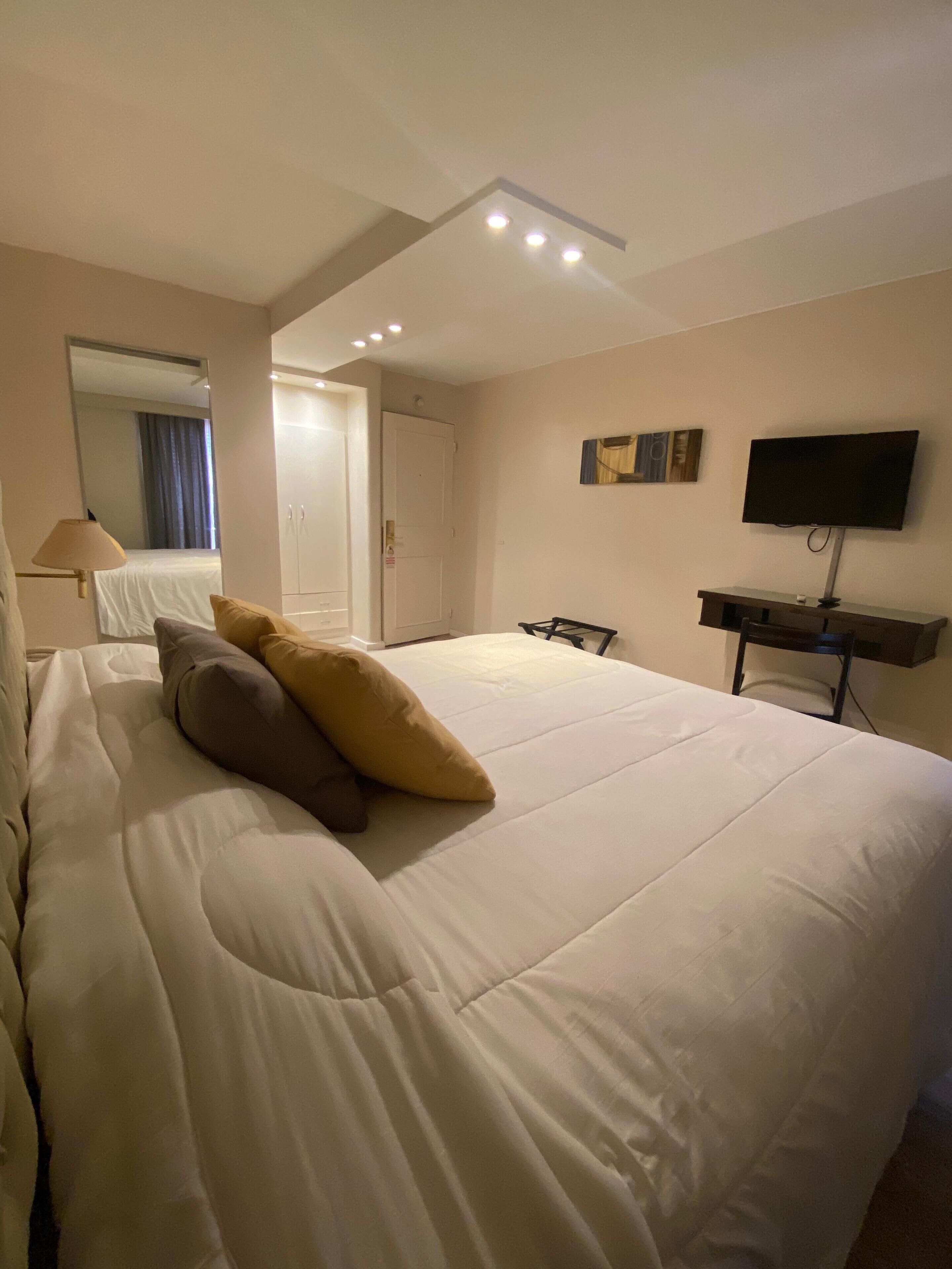 double room | 1 bedroom, premium bedding, minibar, in-room safe