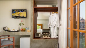 Kamar Double Klasik (Cozy, Free one Way Pick Up)