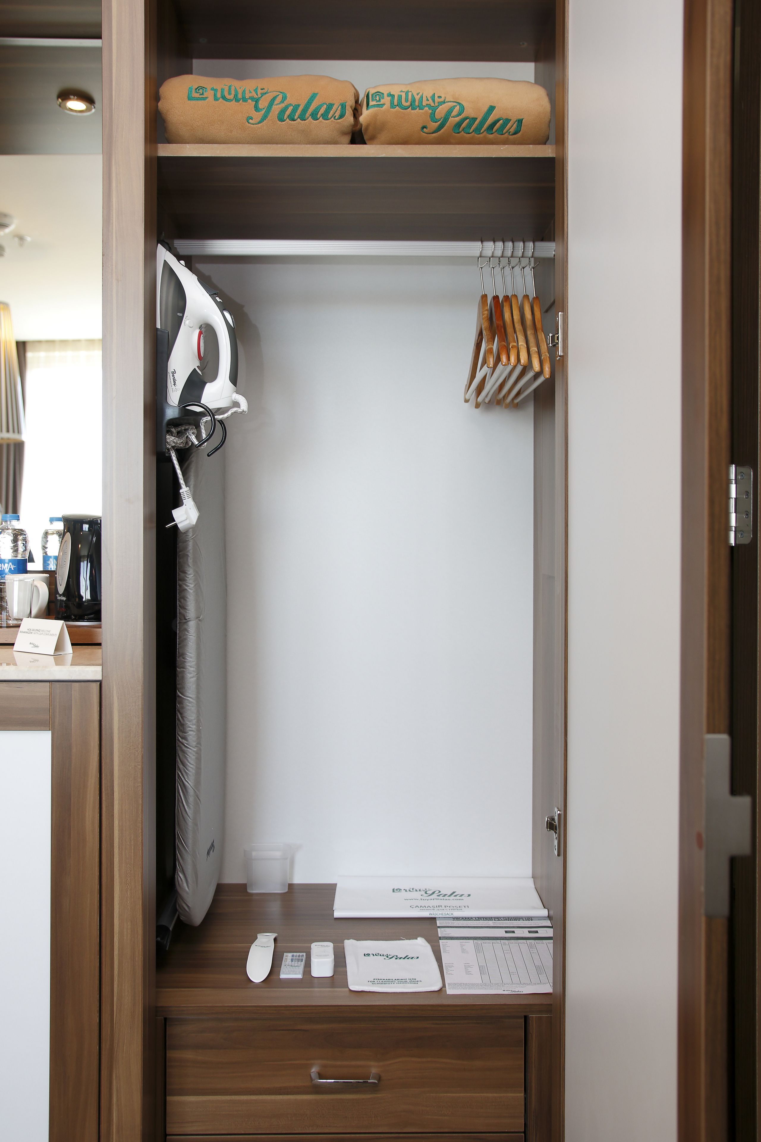 deluxe room | room amenity