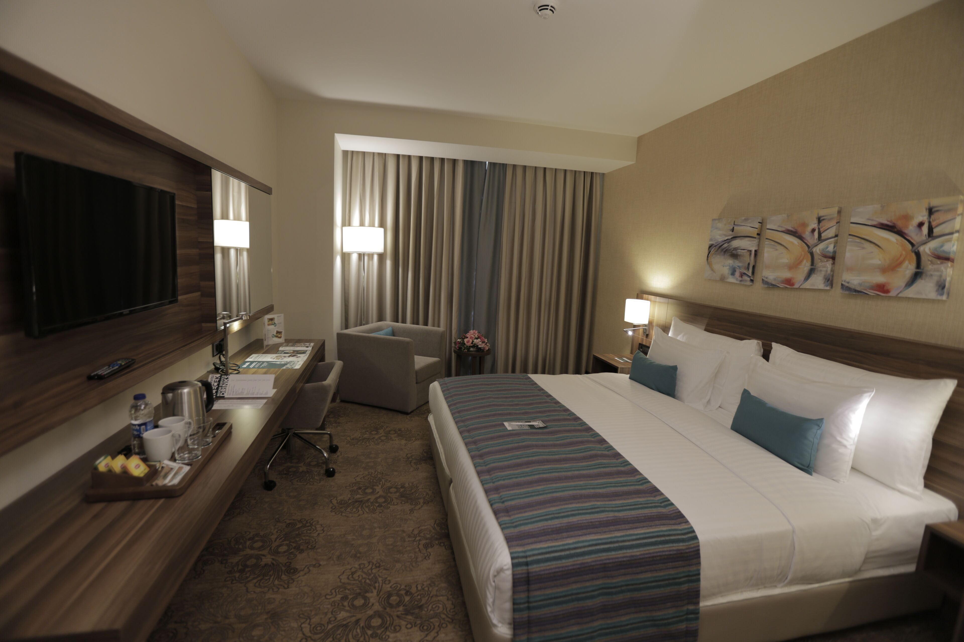 Deluxe-rum | Sängtillbehör av högsta kvalitet och minibar