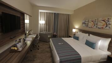Deluxe Room | Premium bedding, minibar, in-room safe, desk