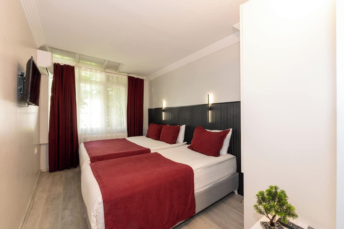 Standard Triple Room, 3 Twin Beds | 2 bedrooms, premium bedding, minibar, in-room safe
