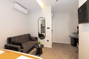 Suíte família, 2 quartos, vista para o jardim | Roupas de cama premium, frigobar, cofres nos quartos