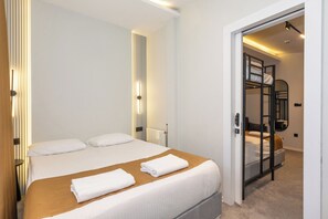 家庭套房, 2 間臥室, 花園景觀 | 高級寢具、迷你吧、客房內保險箱、隔音