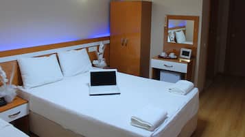 Zimmersafe, Schreibtisch, schallisolierte Zimmer, kostenloses WLAN