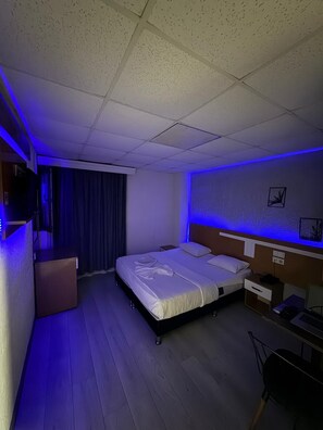 Standard Double Room | In-room safe, desk, soundproofing, free WiFi