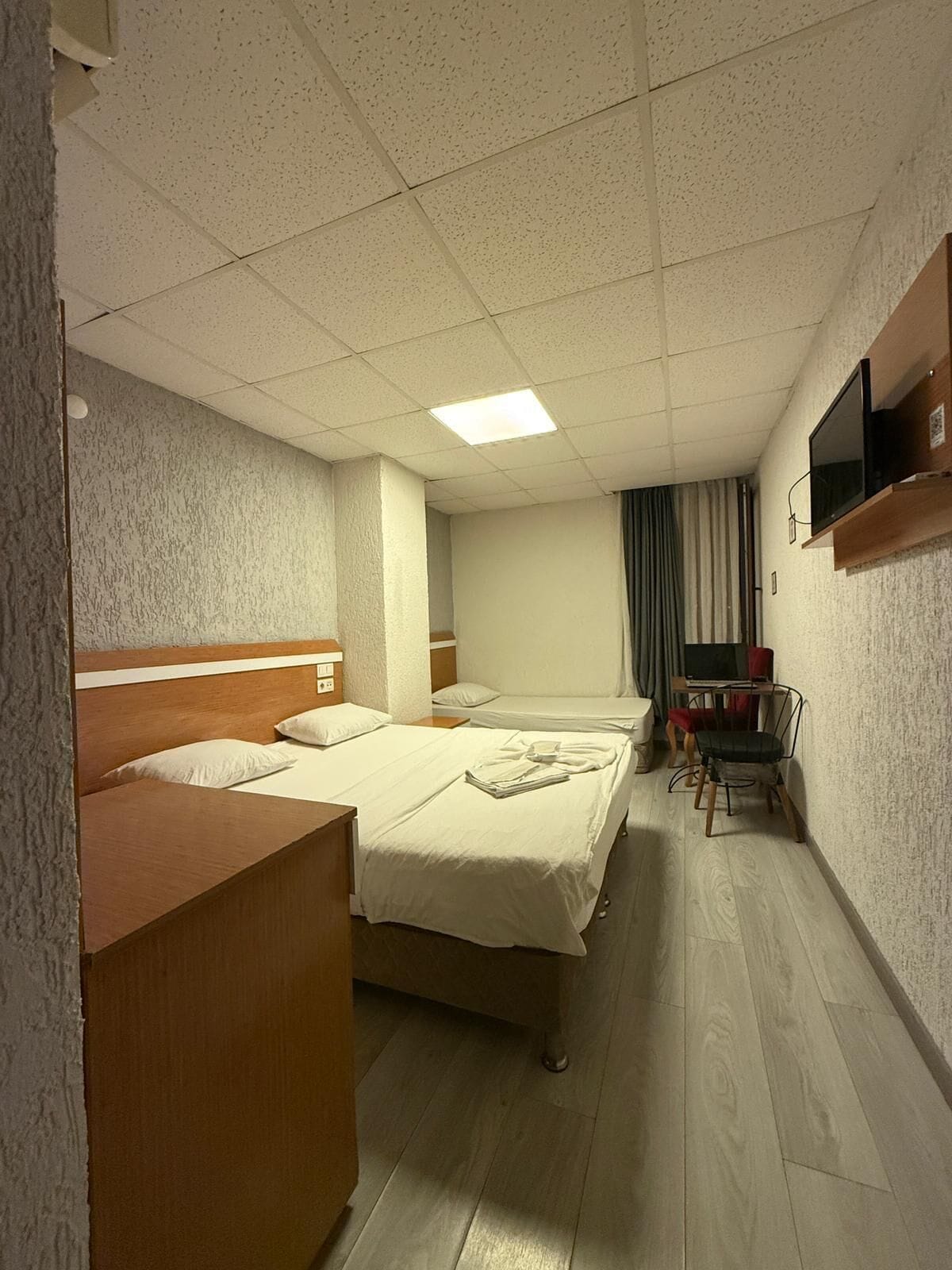 Triple Room | In-room safe, desk, soundproofing, free WiFi