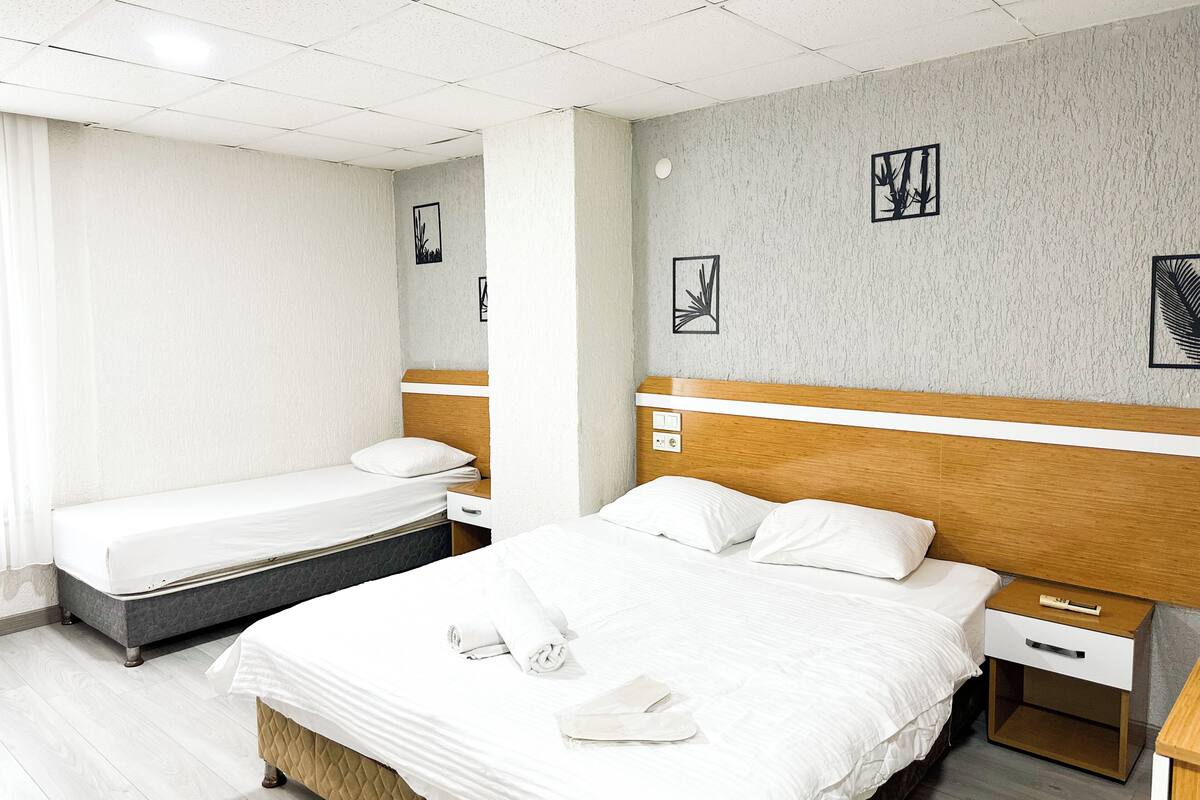 ห้องทริปเปิล | ตู้นิรภัยในห้องพัก, โต๊ะทำงาน, ห้องเก็บเสียง, Wi-Fi ฟรี