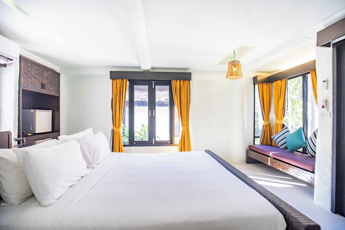 In-room safe, desk, laptop workspace, blackout drapes