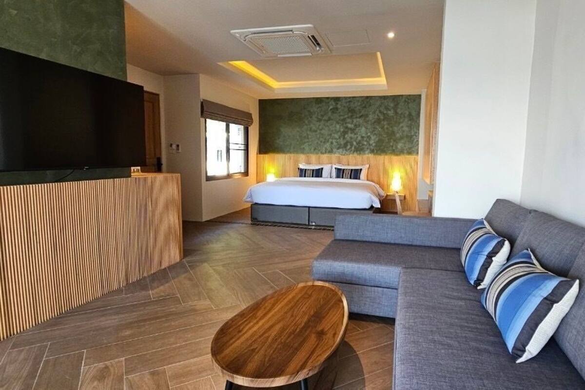 Beach Front Suite with One Way Airport Transfer | セーフティボックス (室内)、デスク、ノートパソコン用作業スペース、遮光カーテン
