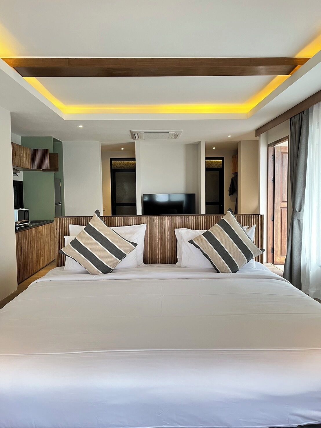 Beach Front Villa with One way Airport Transfer | Coffres-forts dans les chambres, bureau
