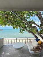 Beach Front Villa with One way Airport Transfer | 객실 내 금고, 책상, 노트북 작업 공간, 암막 커튼