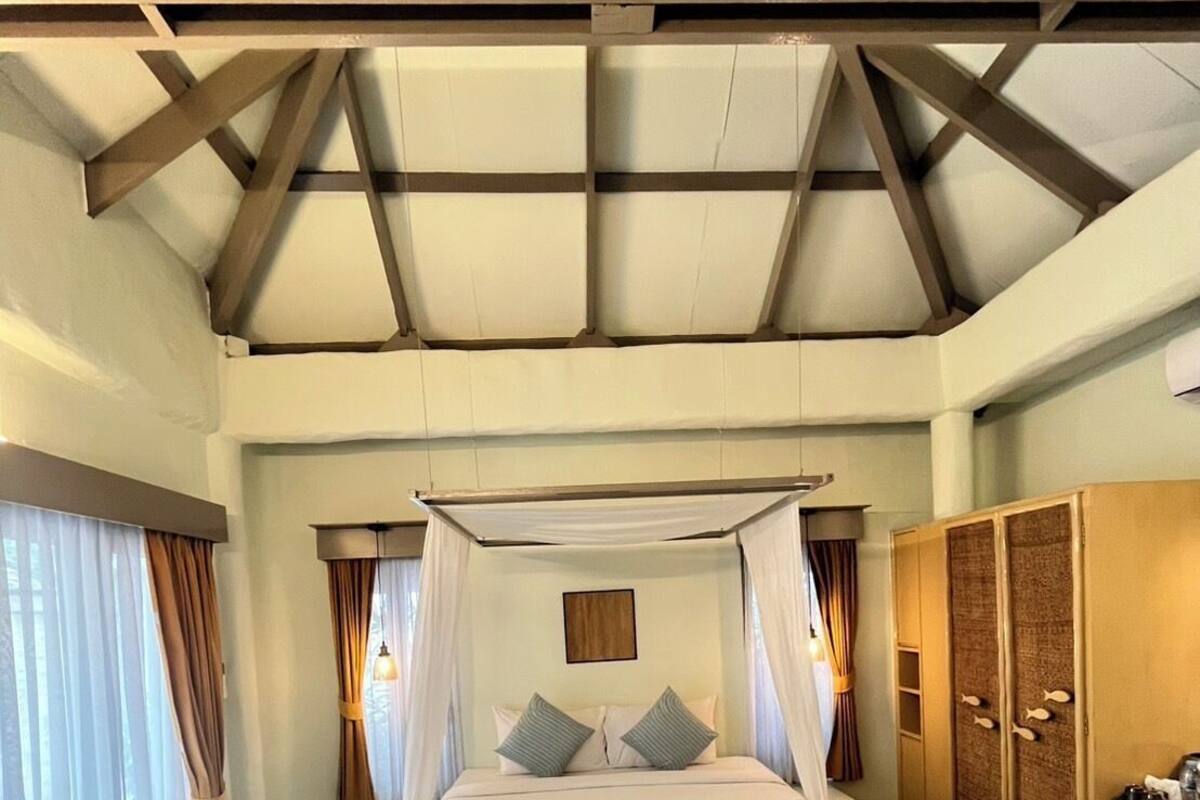 Ocean View Villa with One Way Airport Transfer | セーフティボックス (室内)、デスク、ノートパソコン用作業スペース、遮光カーテン