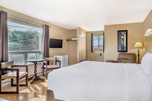 Desk, cots/infant beds, free WiFi, bed sheets