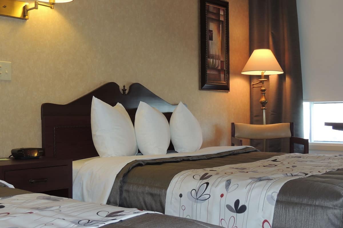 Desk, cribs/infant beds, free WiFi, bed sheets